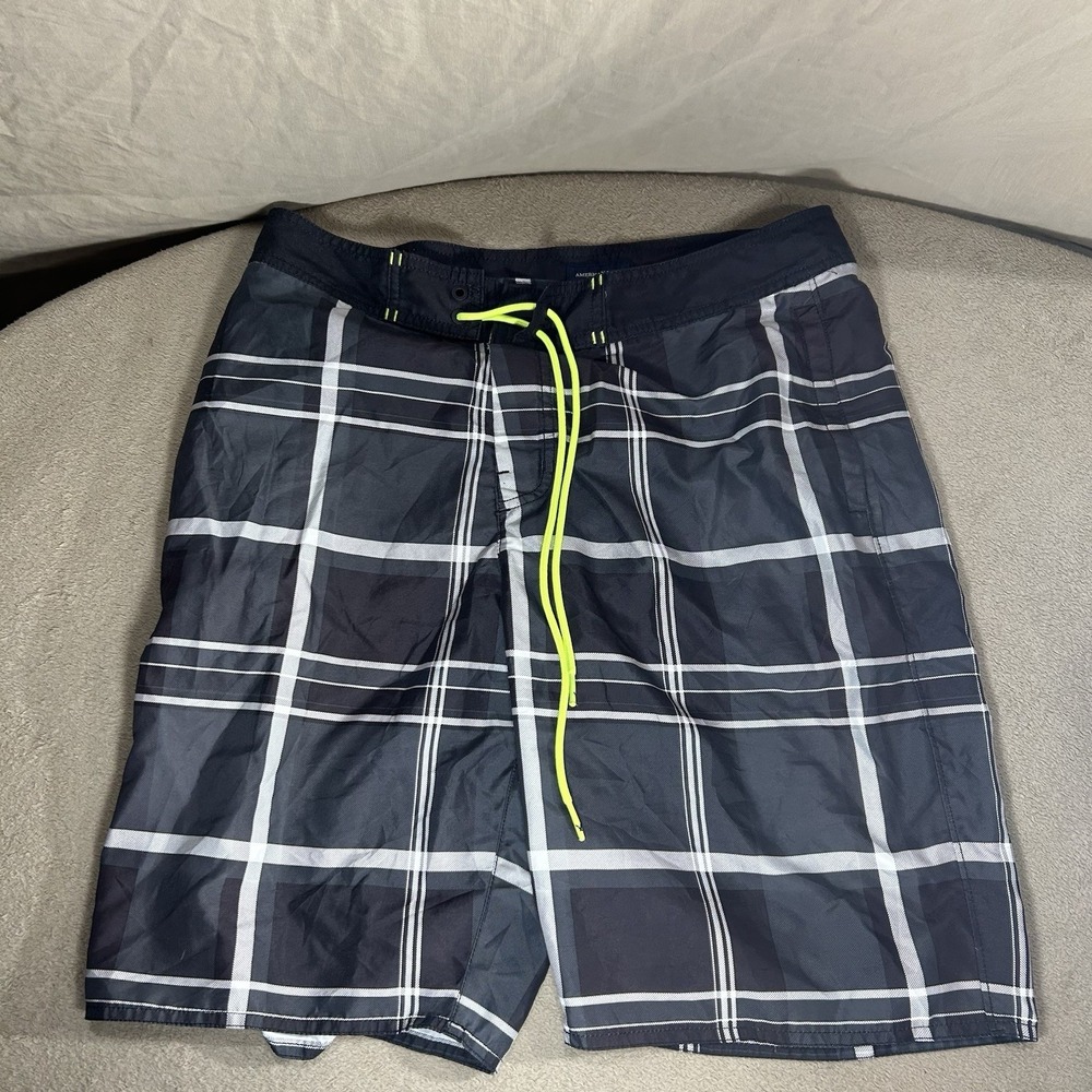 American Eagle Outfitters Men's Board Shorts – Plaid Print – Size Medium